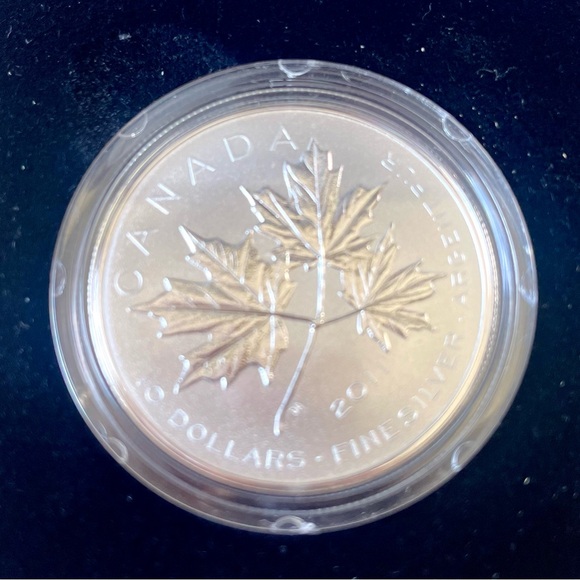 This coin is certified to be 99.99% pure silver, weight of 15.87 grams 34mm. - Picture 4 of 5